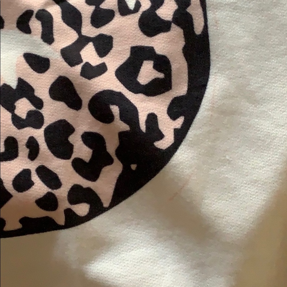 NWT Serenity Pullover White Leopard Lips Print - Picture 4 of 5